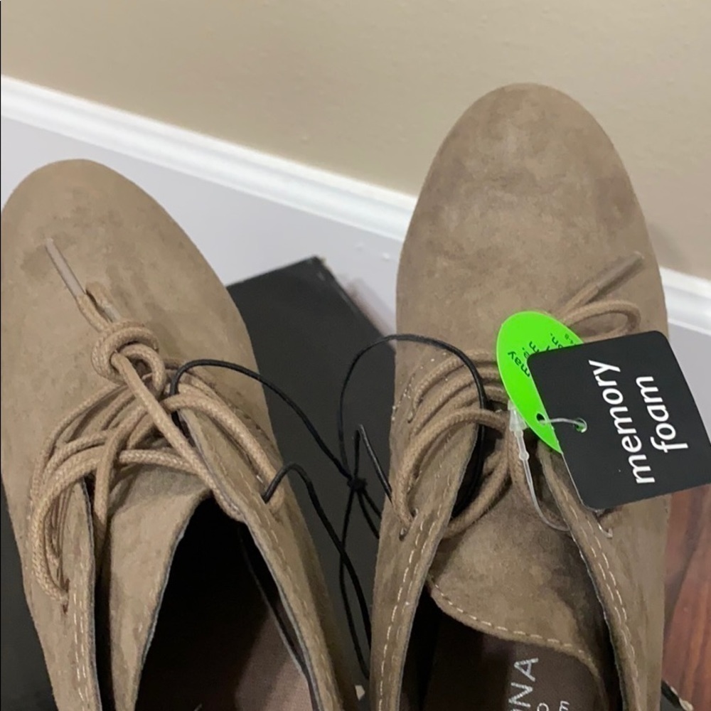 Memory Foam Wedges Taupe size 8 tie up booties fall footwear boots comfortable - Picture 7 of 10